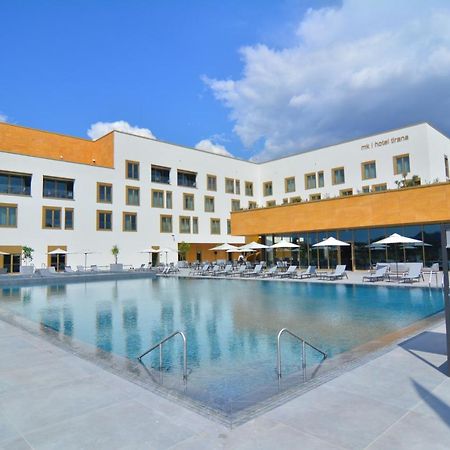 Mk Hotel Tirana Rinas Ngoại thất bức ảnh The hotel's swimming pool