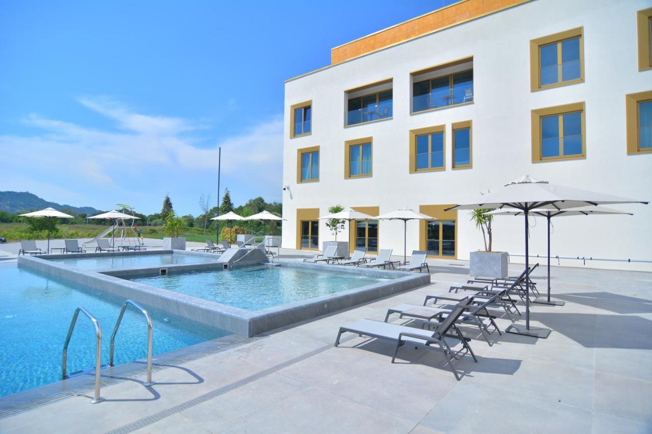 Mk Hotel Tirana Rinas Ngoại thất bức ảnh The outdoor pool