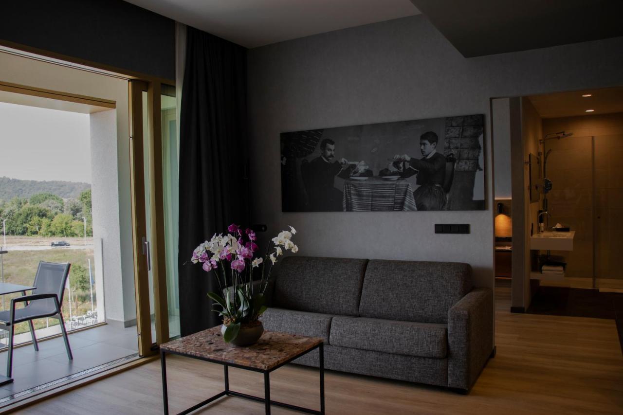 Mk Hotel Tirana Rinas Ngoại thất bức ảnh A room at the Hotel