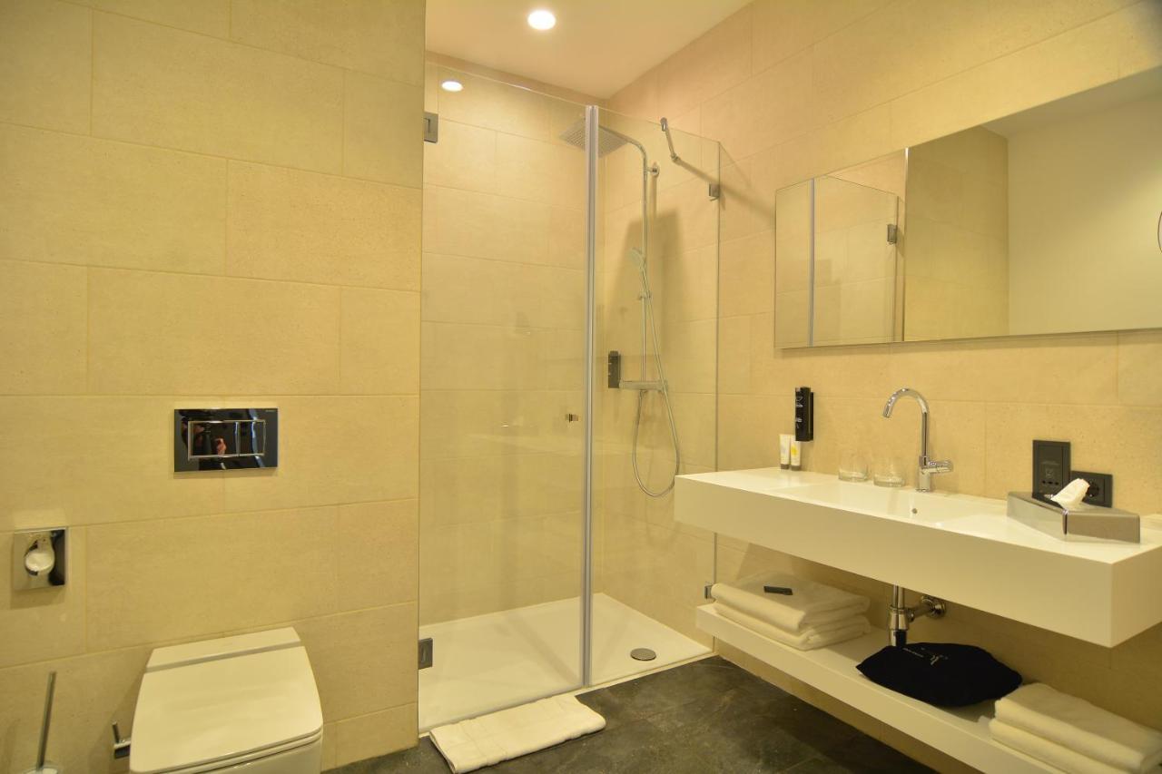 Mk Hotel Tirana Rinas Ngoại thất bức ảnh A shower enclosure