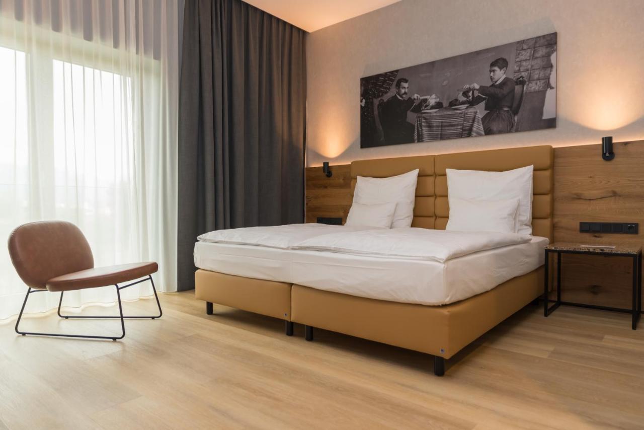 Mk Hotel Tirana Rinas Ngoại thất bức ảnh A room at the hotel