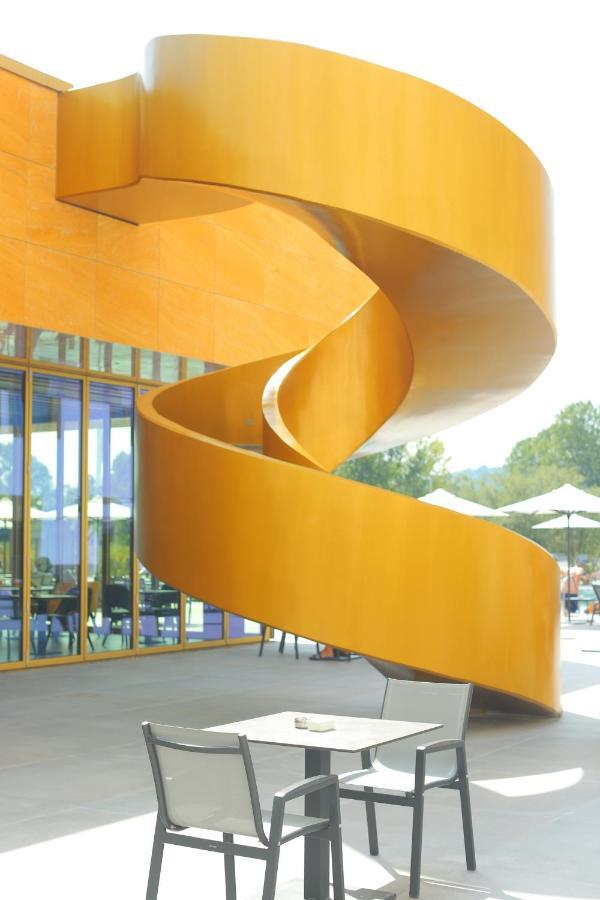 Mk Hotel Tirana Rinas Ngoại thất bức ảnh Spiral staircase