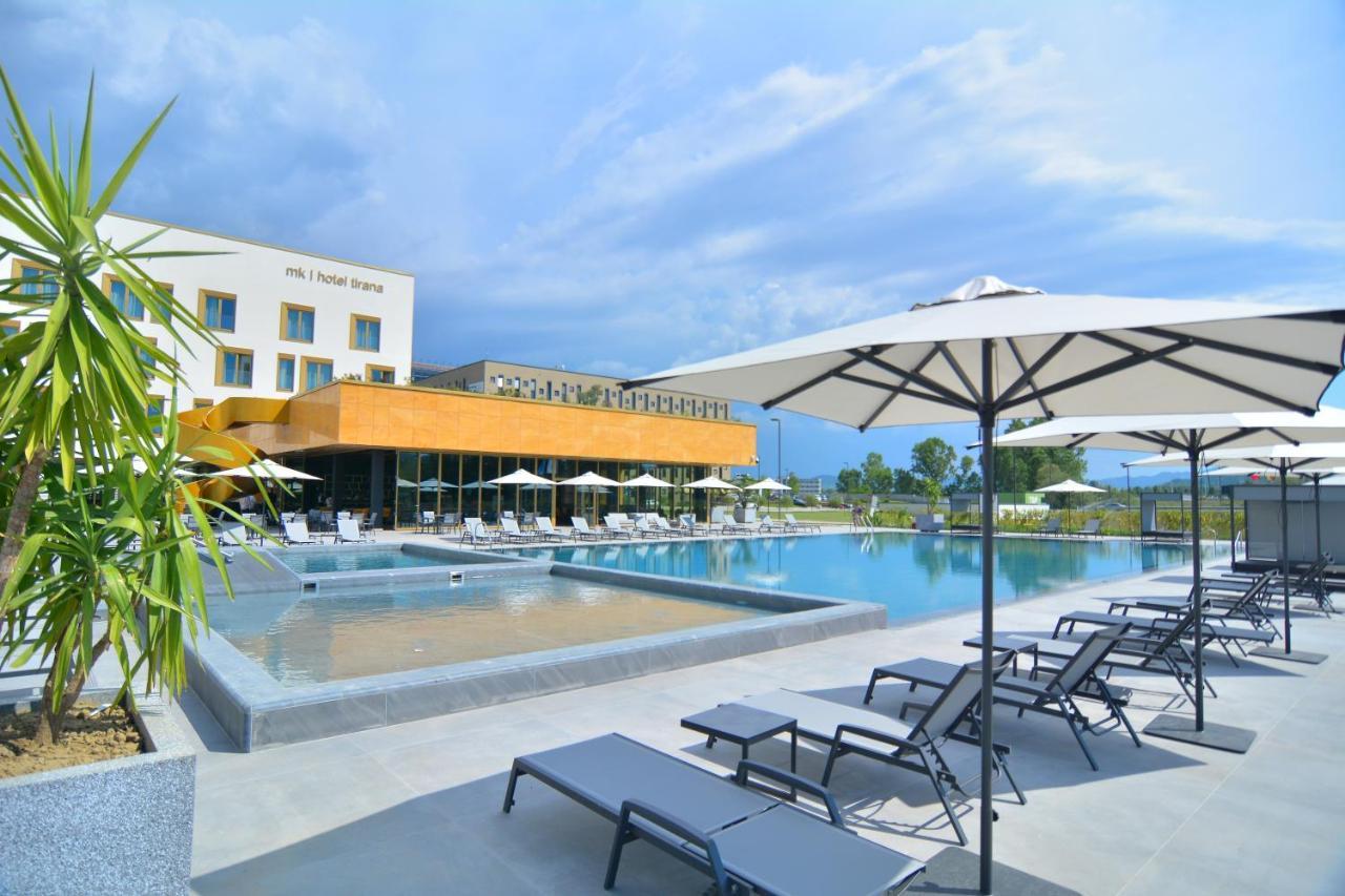 Mk Hotel Tirana Rinas Ngoại thất bức ảnh The swimming pool at the hotel