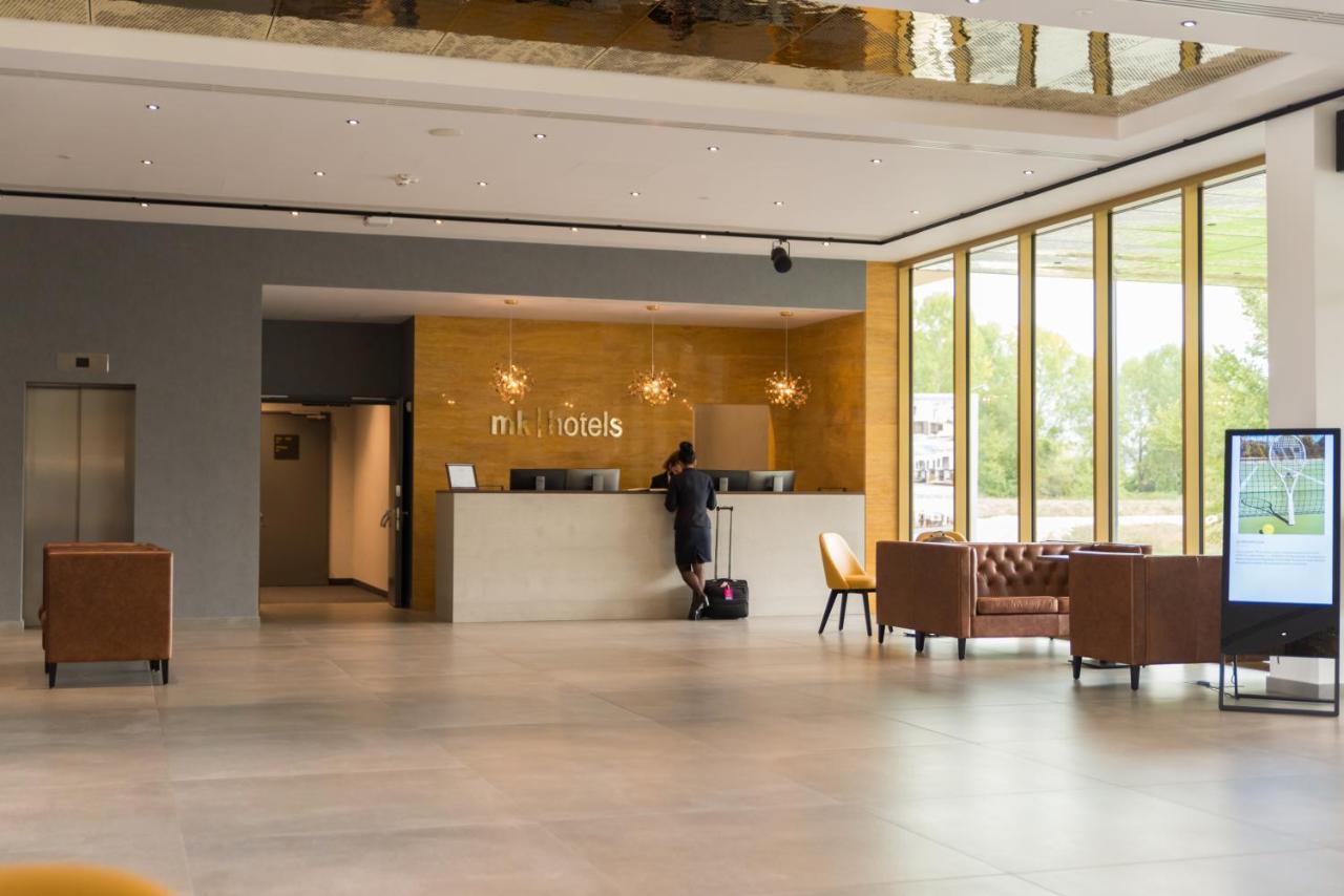 Mk Hotel Tirana Rinas Ngoại thất bức ảnh Lobby of M Hotel