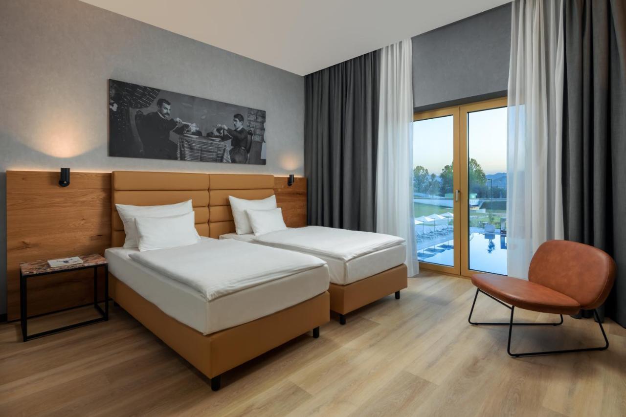Mk Hotel Tirana Rinas Ngoại thất bức ảnh A room at the hotel