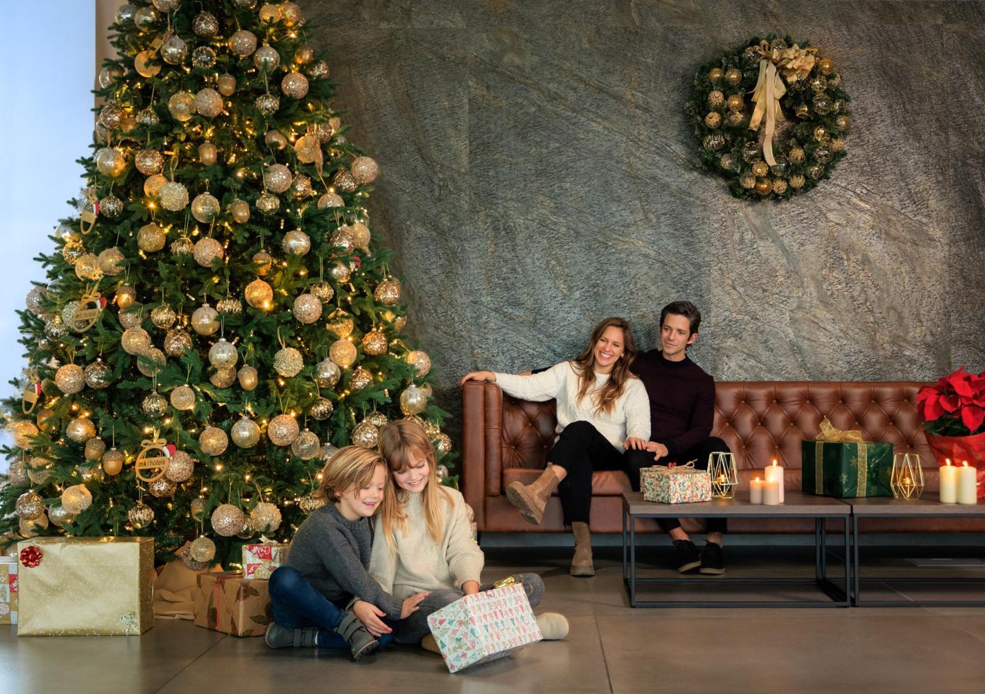 Mk Hotel Tirana Rinas Ngoại thất bức ảnh The 2019 Christmas tree at the Four Seasons Hotel